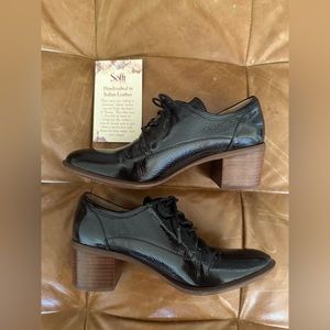 Söfft Black Patent Derby Lace-up Loafers